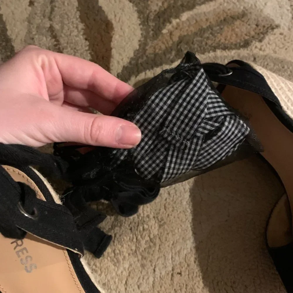 express tie wedges size 7